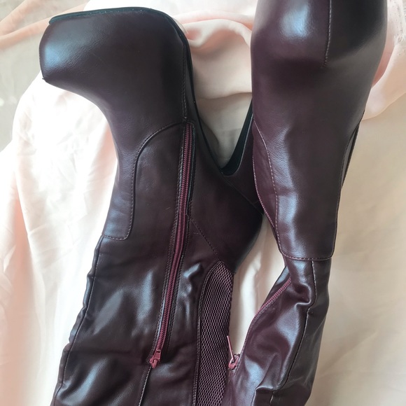 Boots - Picture 2 of 8